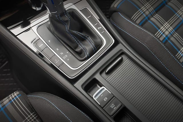 2018 VOLKSWAGEN GOLF - 24