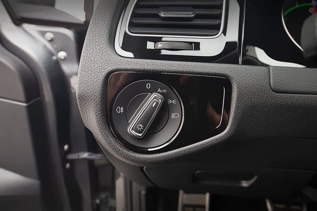 2018 VOLKSWAGEN GOLF - 28
