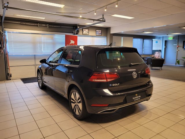 2018 VOLKSWAGEN GOLF - 8