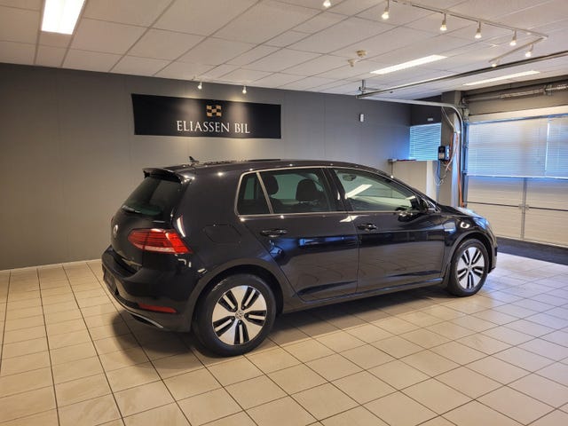WVWZZZAUZJW902257 2018 VOLKSWAGEN GOLF-4