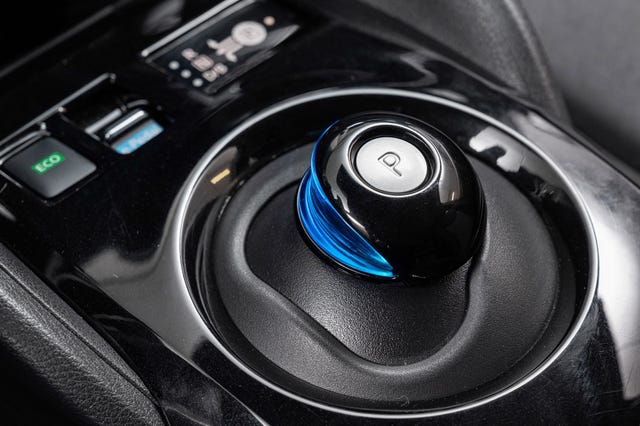 2022 NISSAN LEAF - 16