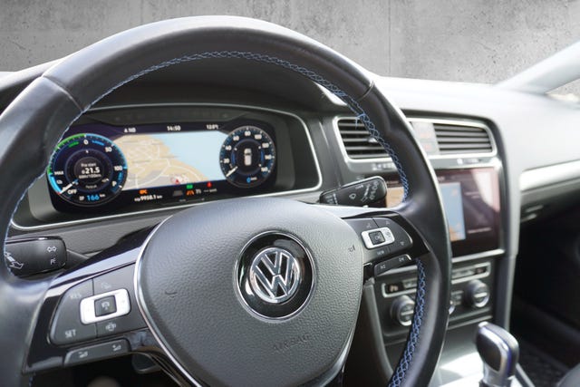 2019 VOLKSWAGEN GOLF - 16