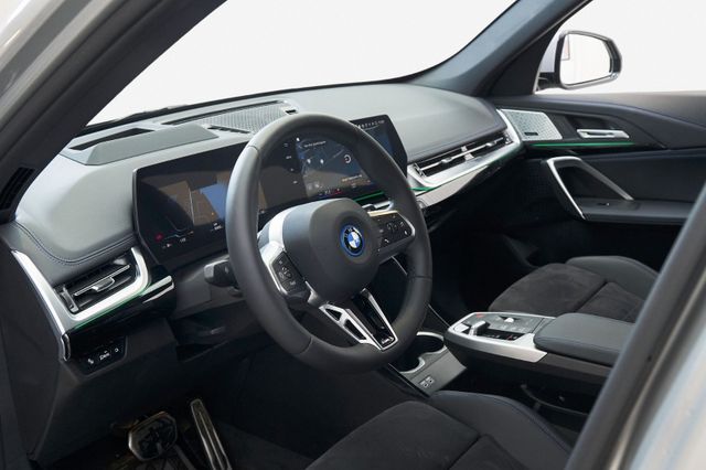 2023 BMW IX1 - 19