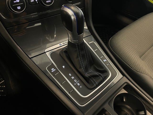 2019 VOLKSWAGEN GOLF - 19