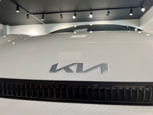 2022 KIA EV6 - 14