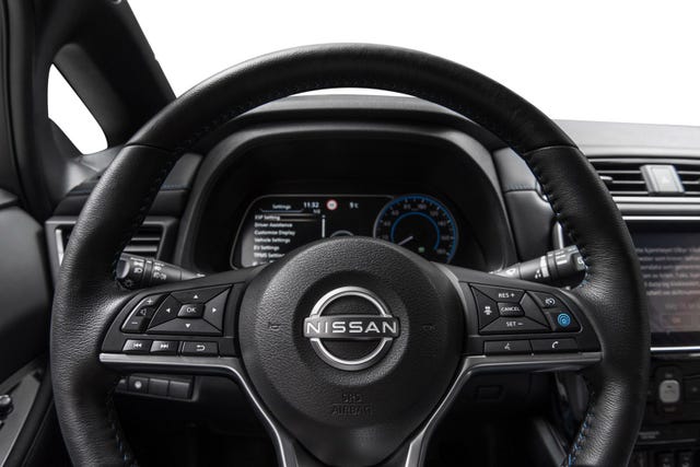 2022 NISSAN LEAF - 11