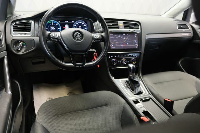 2018 VOLKSWAGEN GOLF - 18