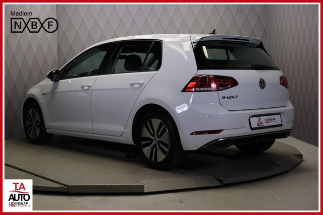 WVWZZZAUZJW906053 2018 VOLKSWAGEN GOLF-0