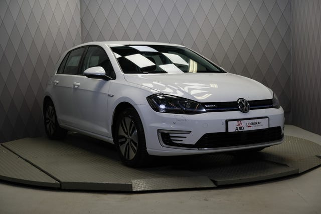 WVWZZZAUZJW906053 2018 VOLKSWAGEN GOLF-1