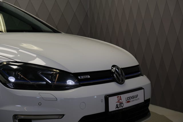 WVWZZZAUZJW906053 2018 VOLKSWAGEN GOLF-3