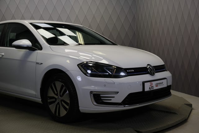 WVWZZZAUZJW906053 2018 VOLKSWAGEN GOLF-2