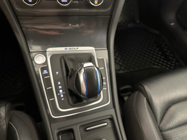 2019 VOLKSWAGEN GOLF - 19