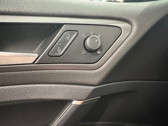 2019 VOLKSWAGEN GOLF - 18