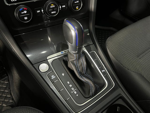 2019 VOLKSWAGEN GOLF - 23