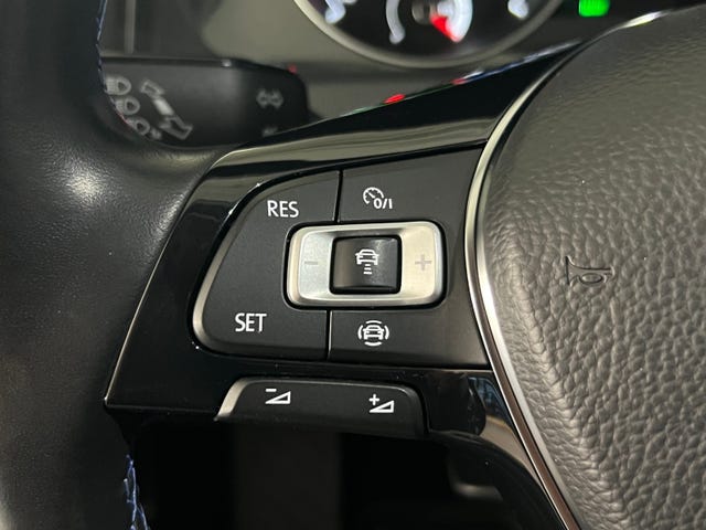 2019 VOLKSWAGEN GOLF - 19
