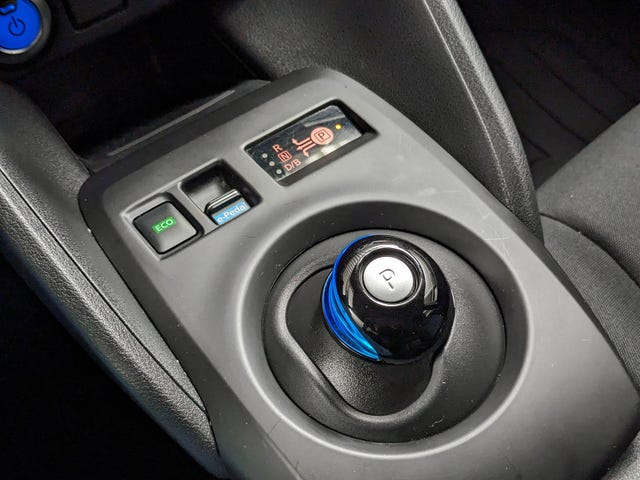 2022 NISSAN LEAF - 20