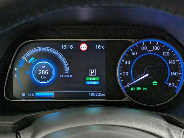 2022 NISSAN LEAF - 17