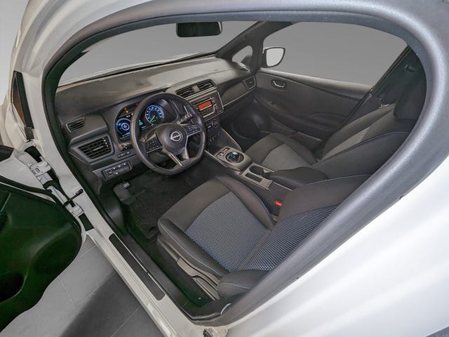 2022 NISSAN LEAF - 8