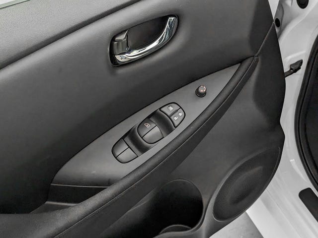 2022 NISSAN LEAF - 11