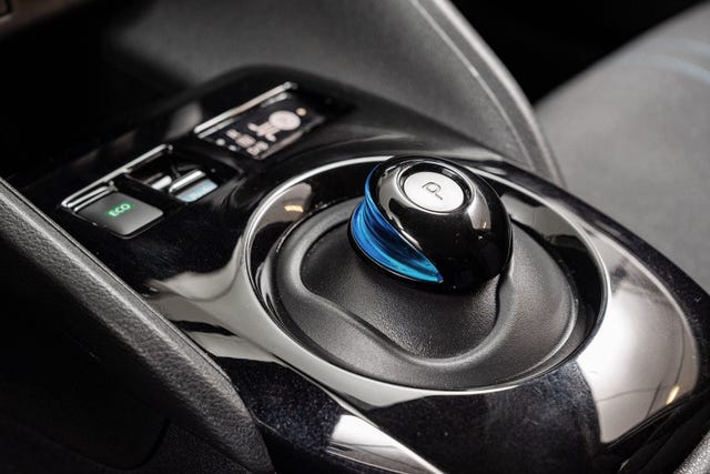 2022 NISSAN LEAF - 16