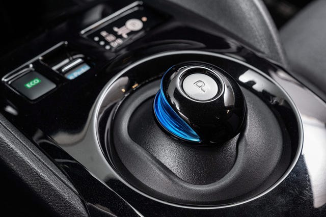 2022 NISSAN LEAF - 17