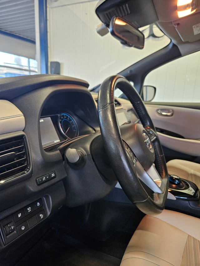 2021 NISSAN LEAF - 9