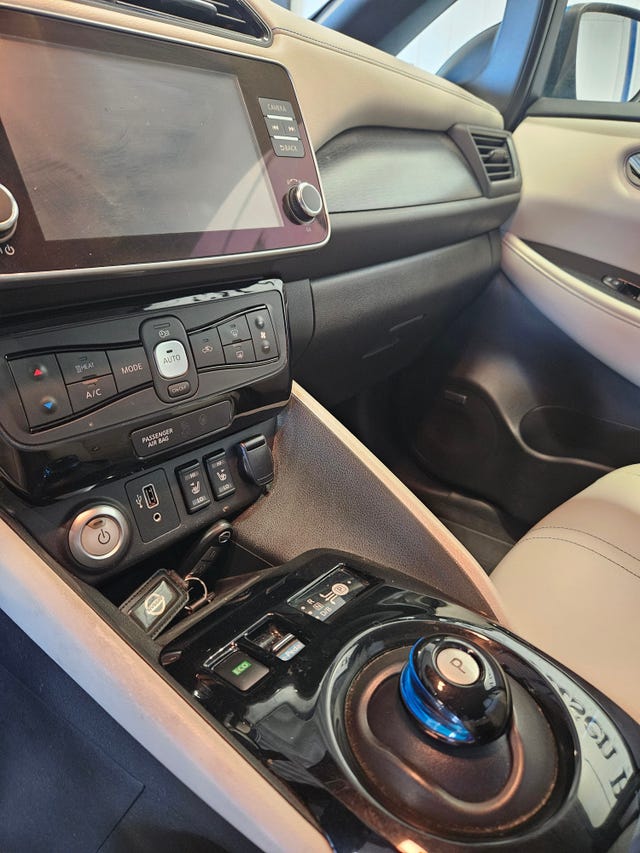 2021 NISSAN LEAF - 10
