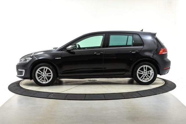 WVWZZZAUZJ8909221 2018 VOLKSWAGEN GOLF-1