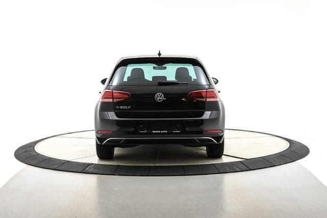 WVWZZZAUZJ8909221 2018 VOLKSWAGEN GOLF-3