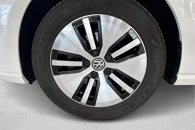 2019 VOLKSWAGEN GOLF - 19