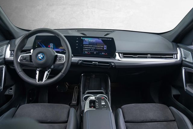 2023 BMW IX1 - 27
