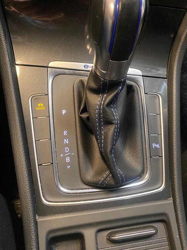 WVWZZZAUZJW900891 2018 VOLKSWAGEN GOLF-1
