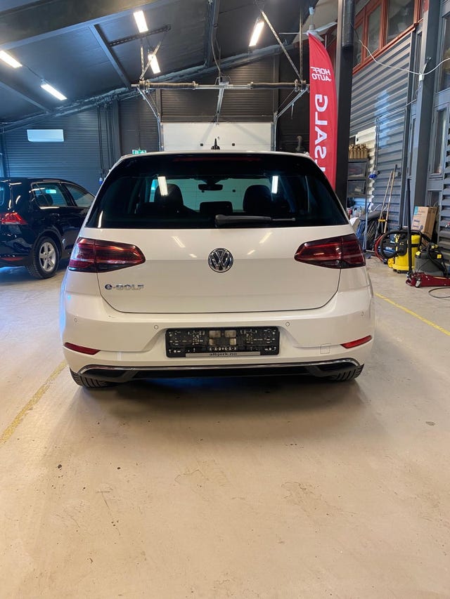 WVWZZZAUZJW900891 2018 VOLKSWAGEN GOLF-4