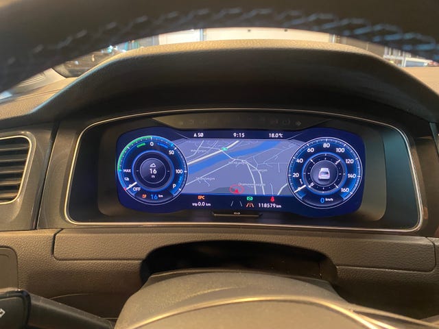 WVWZZZAUZJW900891 2018 VOLKSWAGEN GOLF-2