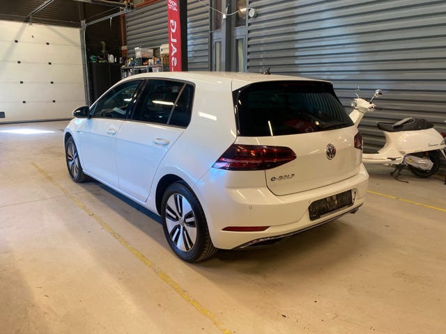 WVWZZZAUZJW900891 2018 VOLKSWAGEN GOLF-3
