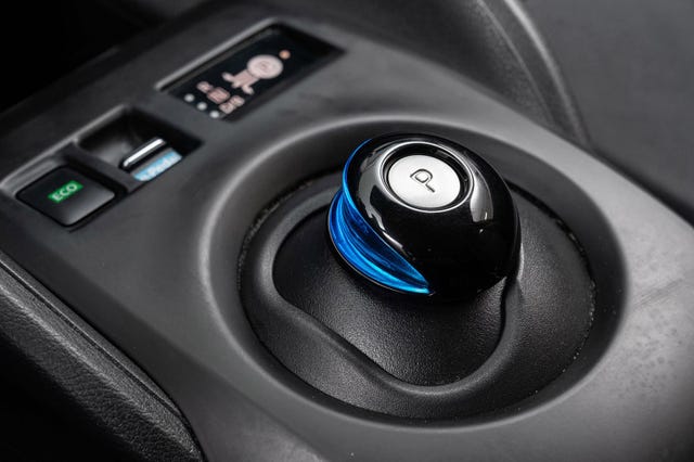 2021 NISSAN LEAF - 17
