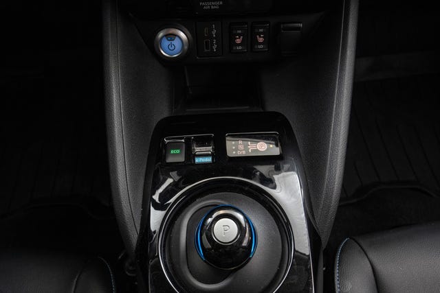 2022 NISSAN LEAF - 16