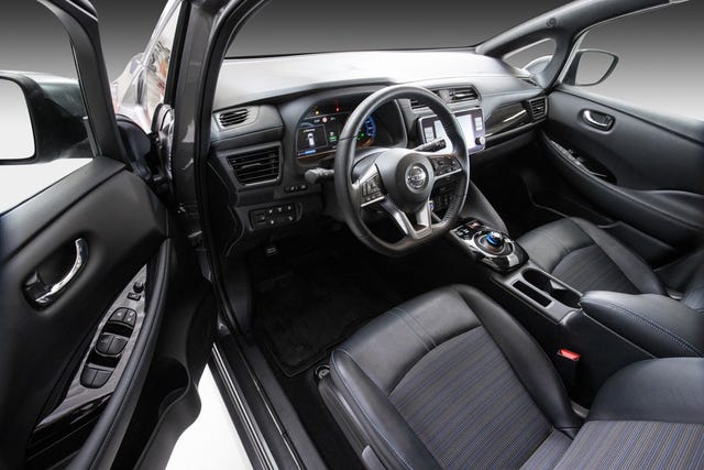 2022 NISSAN LEAF - 11
