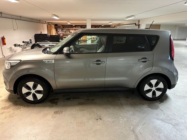 KNAJX81EFG7017531 2017 KIA SOUL-1