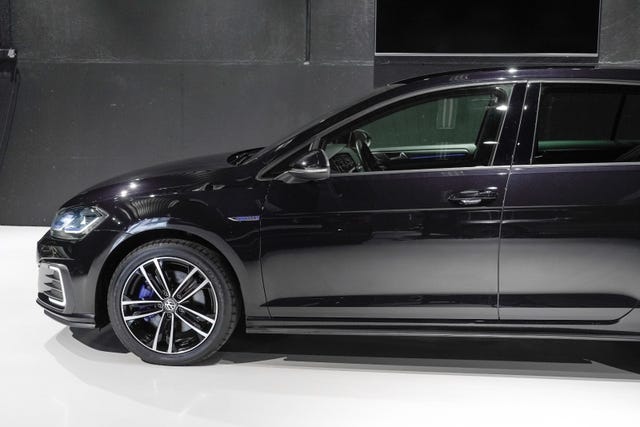 WVWZZZAUZJW805859 2018 VOLKSWAGEN GOLF-3