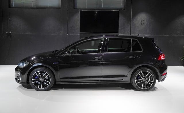 WVWZZZAUZJW805859 2018 VOLKSWAGEN GOLF-2