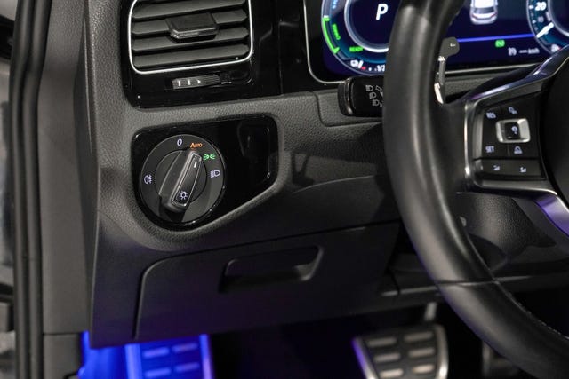 2018 VOLKSWAGEN GOLF - 24