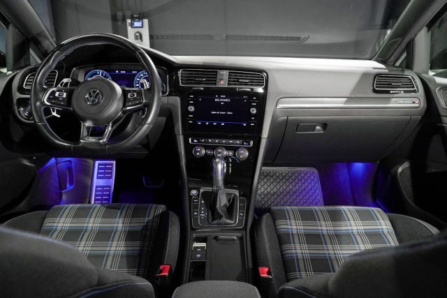 2018 VOLKSWAGEN GOLF - 30