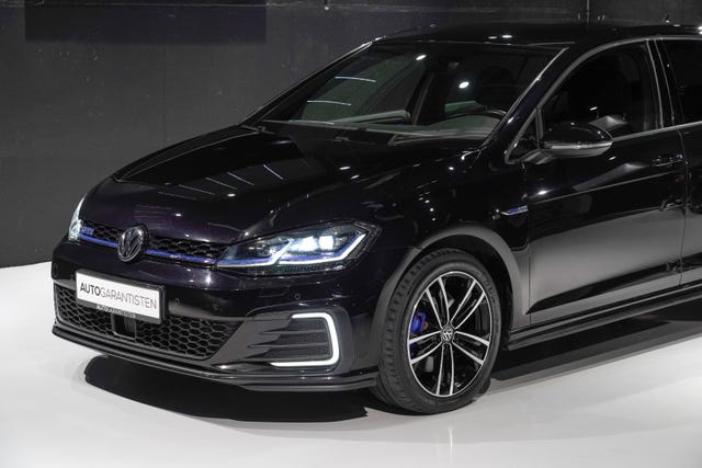 WVWZZZAUZJW805859 2018 VOLKSWAGEN GOLF-1
