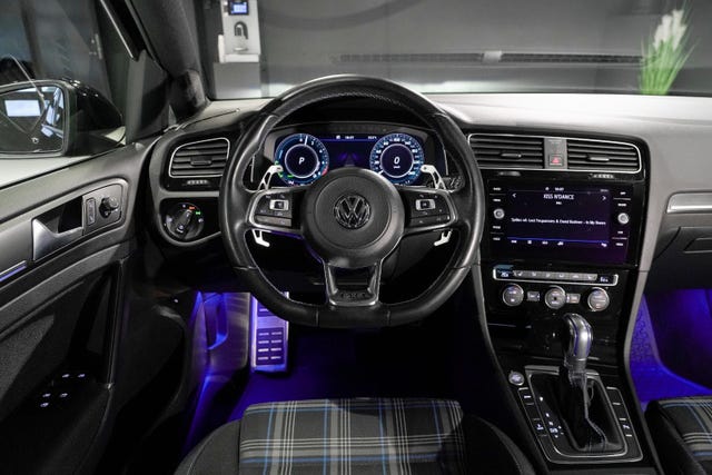 2018 VOLKSWAGEN GOLF - 27