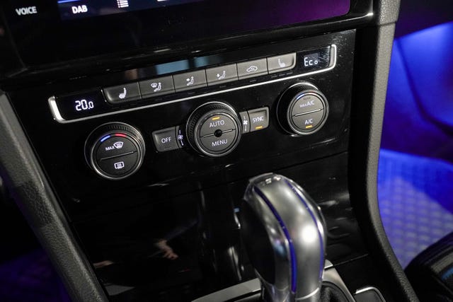 2018 VOLKSWAGEN GOLF - 33