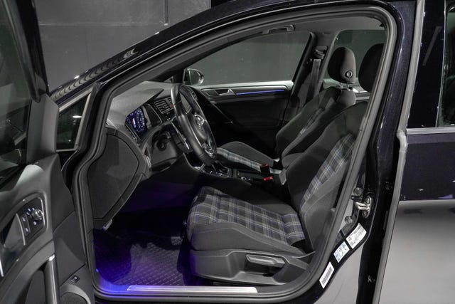 2018 VOLKSWAGEN GOLF - 20