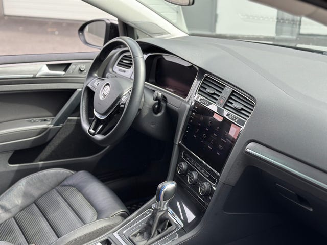 2019 VOLKSWAGEN GOLF - 12