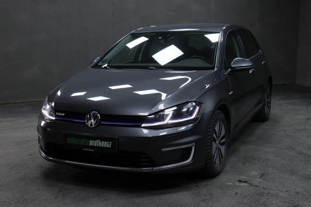 WVWZZZAUZJ8900449 2018 VOLKSWAGEN GOLF-2
