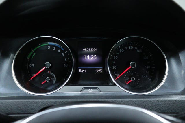 2018 VOLKSWAGEN GOLF - 24